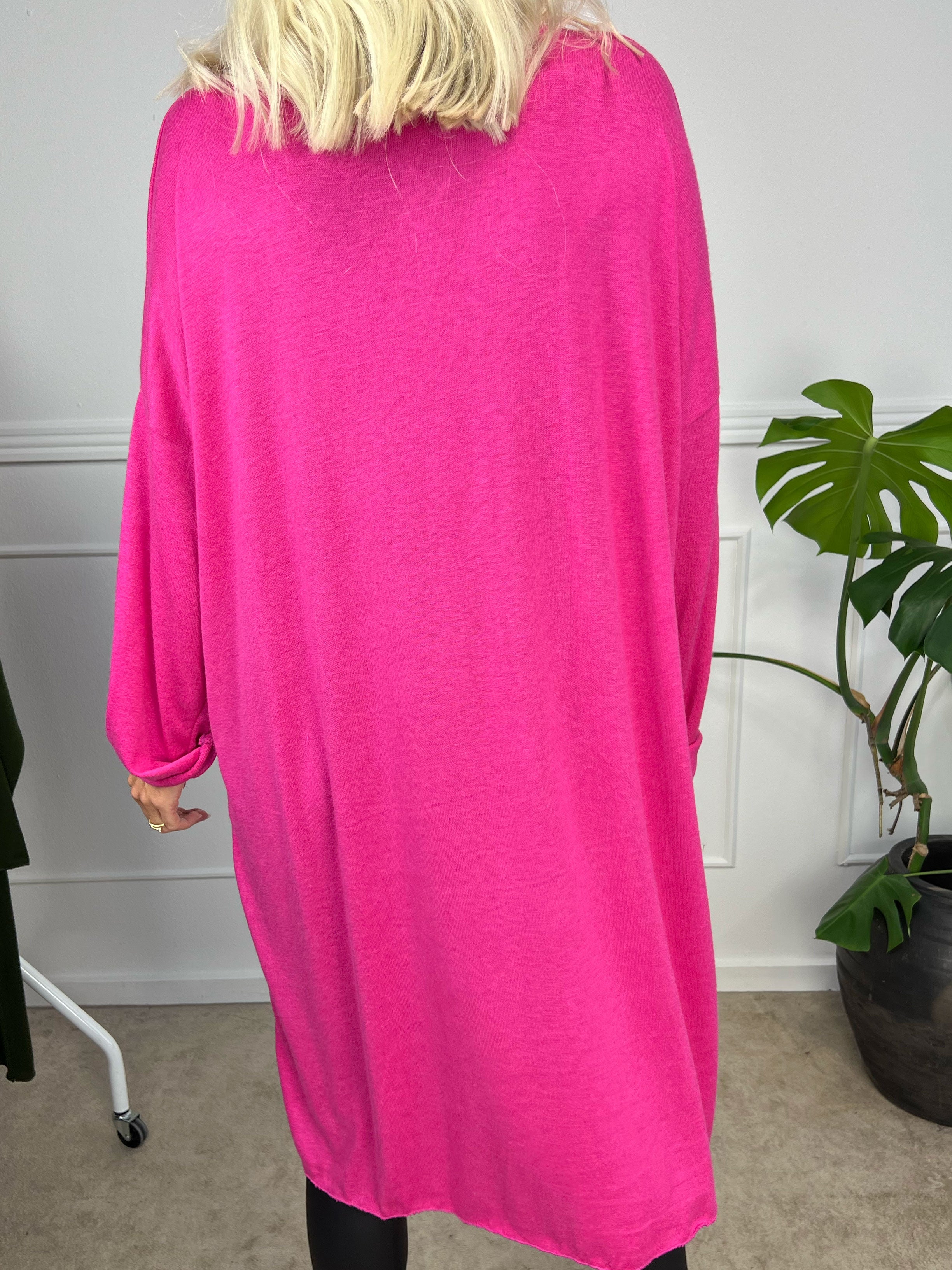 Lucia - Blød kjole i viskose med print af sølv hjerter og skrift